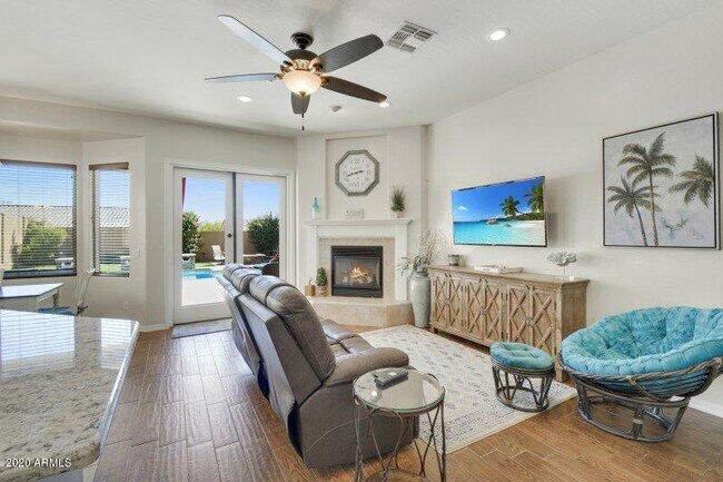 Building Photo - 10601 E Meadowhill Dr