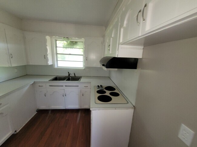 Building Photo - 4904 NW 29th St