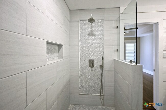 Building Photo - 953 River Bank