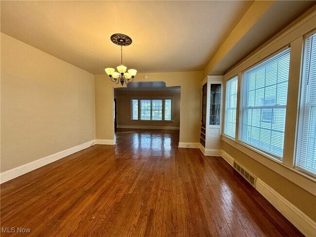 Building Photo - 1208 St Charles Ave