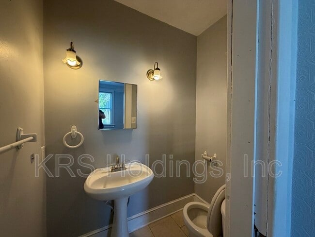 Building Photo - 1110 Park Ave