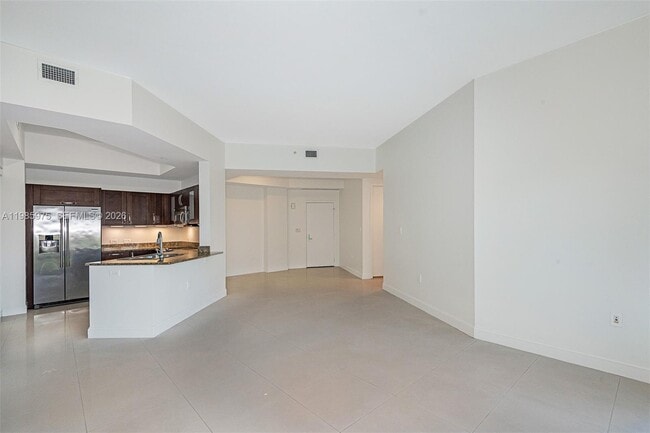 Building Photo - 20000 E Country Club Dr