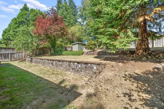 Building Photo - CHARMING HAYHURST 3 BEDROOMS, 2 BATH HOME