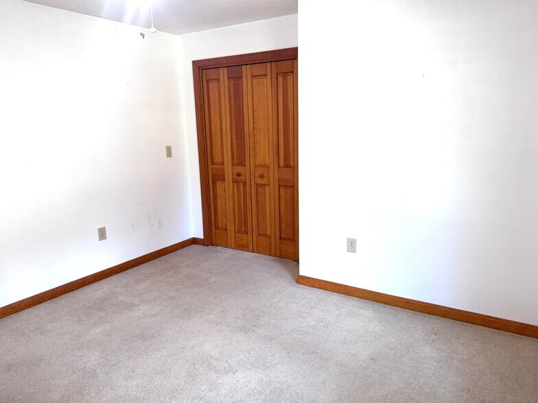 Building Photo - 250 Elm St