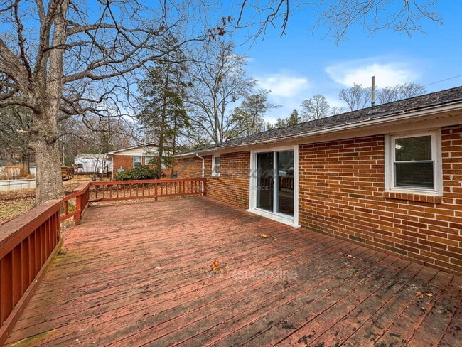 Building Photo - 111 S Buckhorn Rd