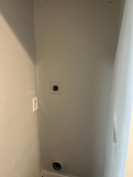 Building Photo - 650 Jett St NW