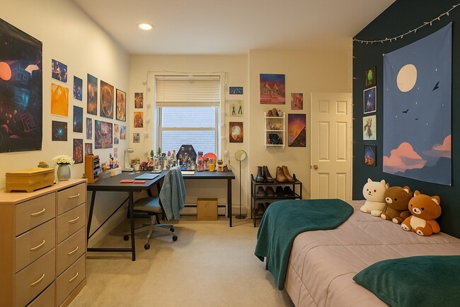 Building Photo - 390 Riverway