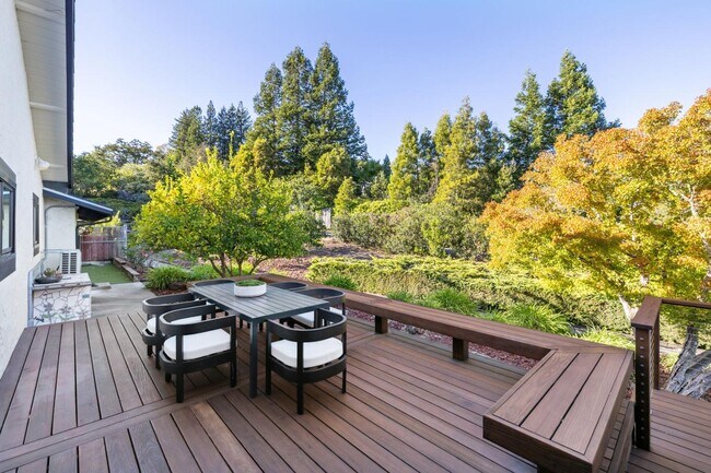 Building Photo - 6 Friars Ln