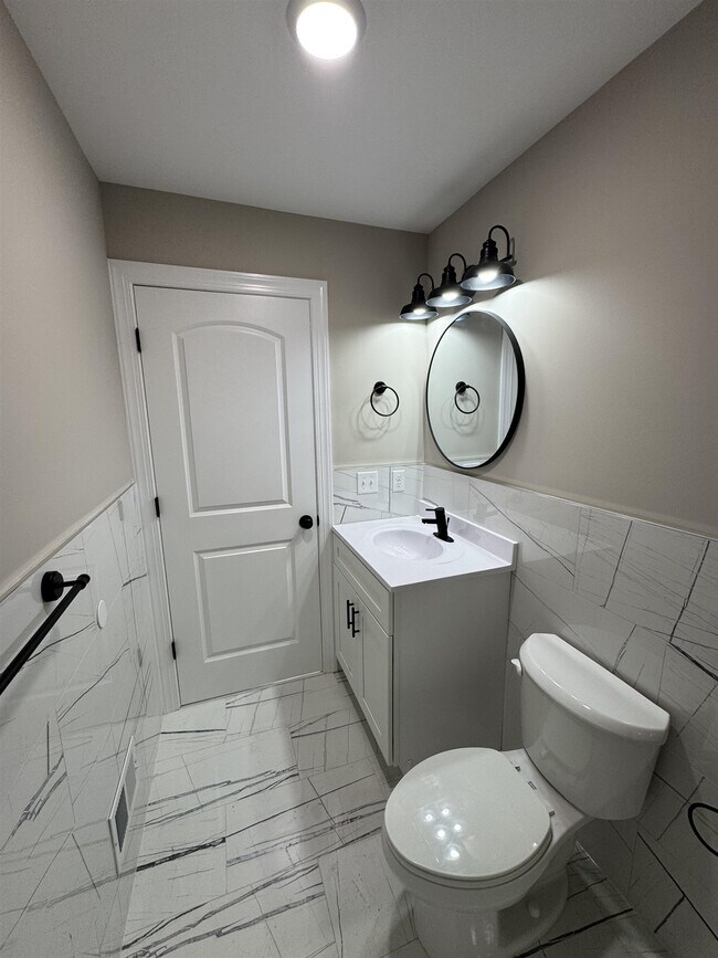 Building Photo - 515 Walnut St