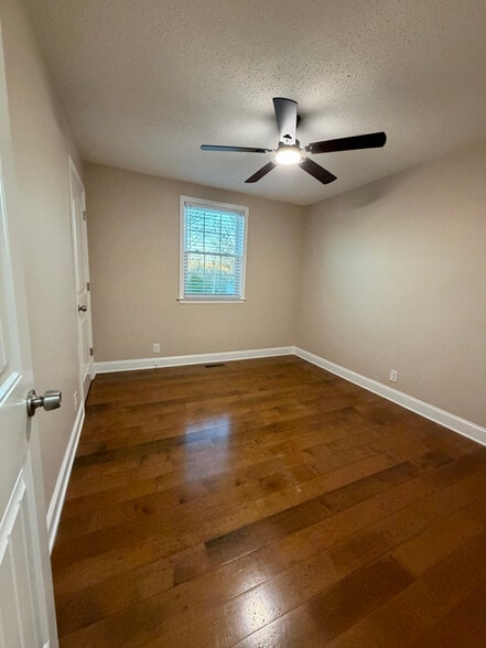 Building Photo - 7115 Hall Ln