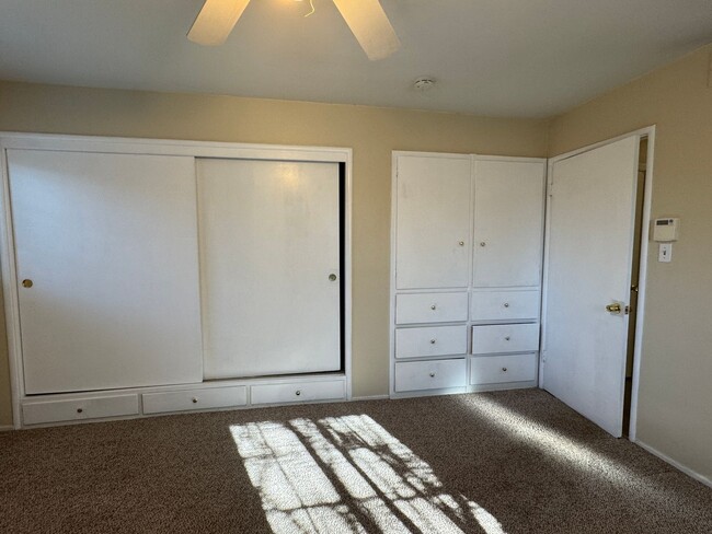 Building Photo - Three Bed, Two Bath Home in Stockton's Lin...