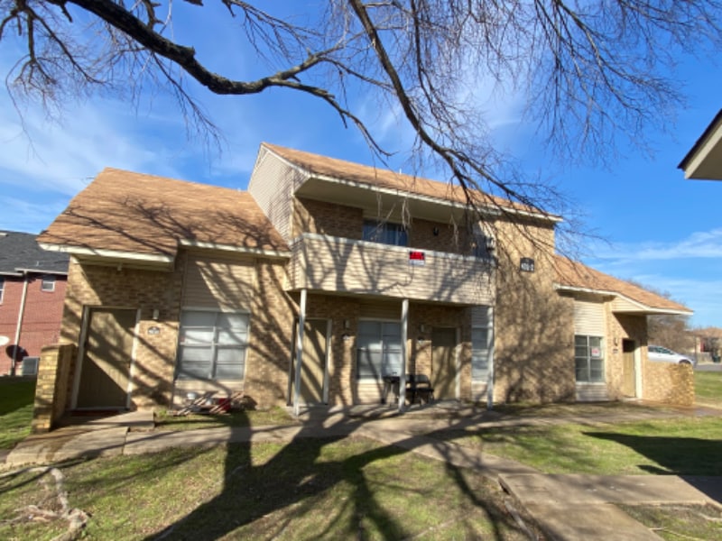 Building Photo - 402 Summer Ct