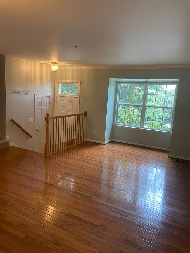 Building Photo - Charming 3 Bedroom/2 Full Bath/2 Half Bath Townhome in Constant Friendship, MD!