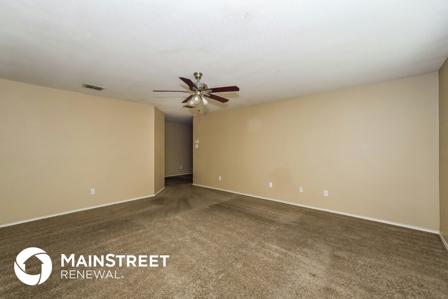 Building Photo - 1100 W Cottonwood Dr