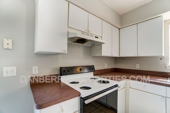 Building Photo - 3660 Willow Run Dr