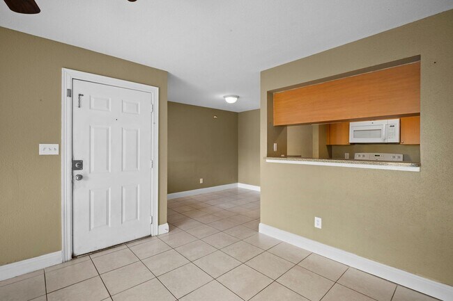 Building Photo - Affordable 2 bedroom 2 bathroom Condo in Fort Myers