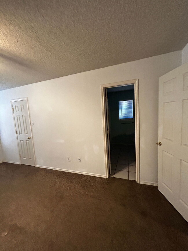 Building Photo - Nice Three Bedroom - Northridge