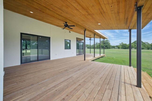 Building Photo - 1800 Man O War Dr