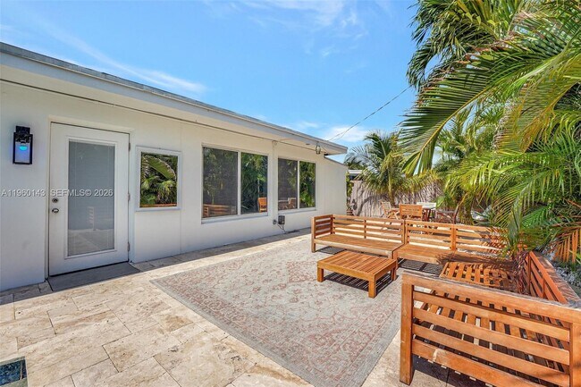 Building Photo - 701 NE 8th St