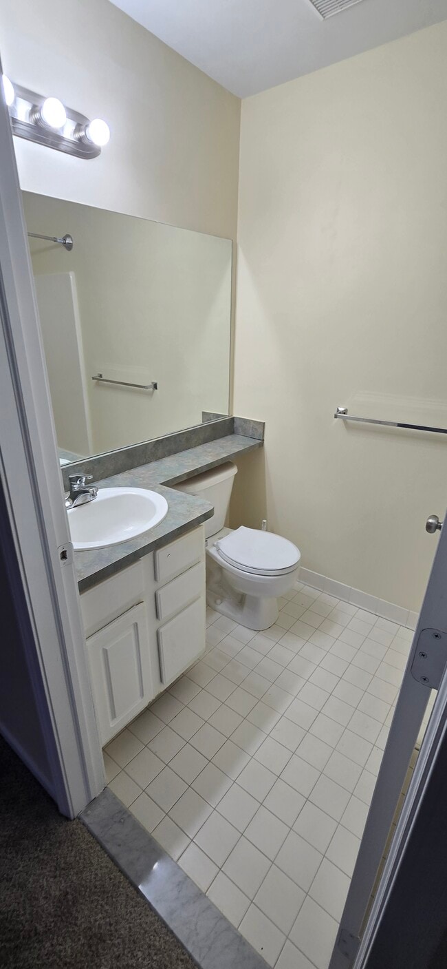 Building Photo - 1240 University Dr