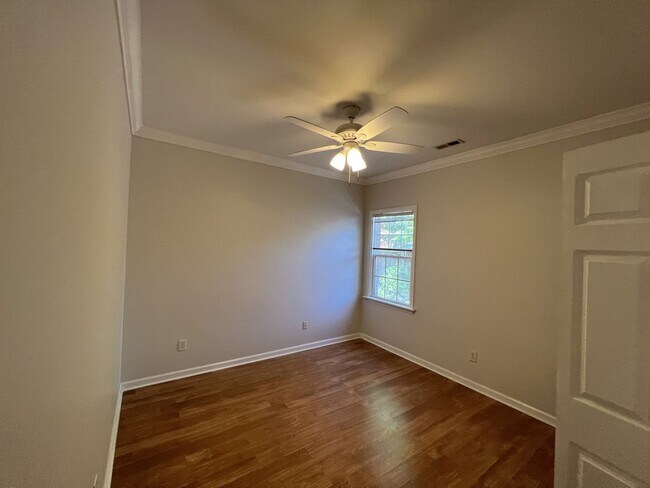 Building Photo - Merestone 1 level brick patio home. 2 Car garage, walk to The Point Shopping, restaurants and mov...