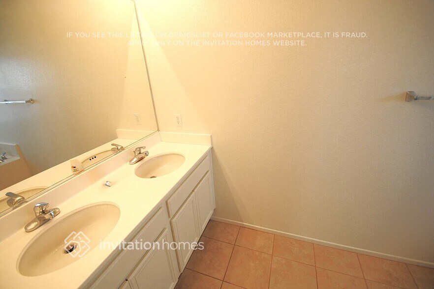 Building Photo - 40503 Carly Ct