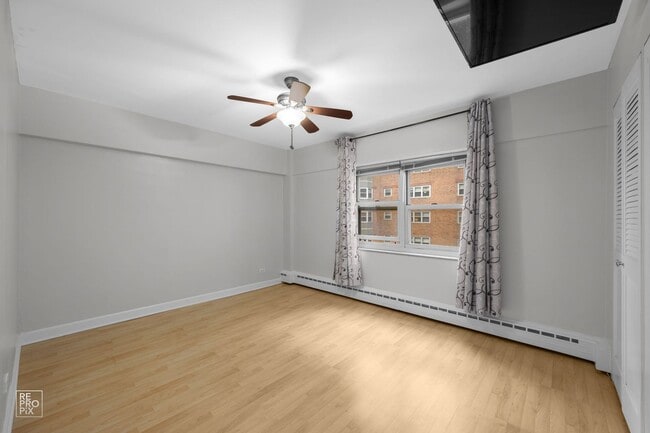 Building Photo - Amazing Lakefront Living on the Park