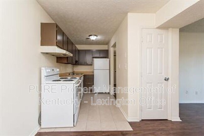 Building Photo - 352 Redding Rd