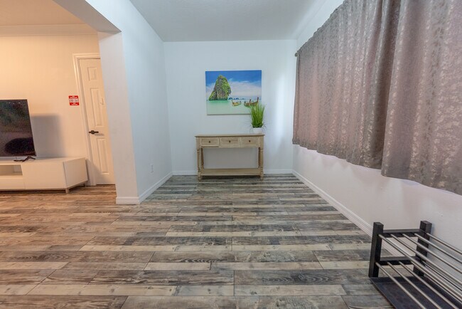 Building Photo - 2627 Ambergate Rd