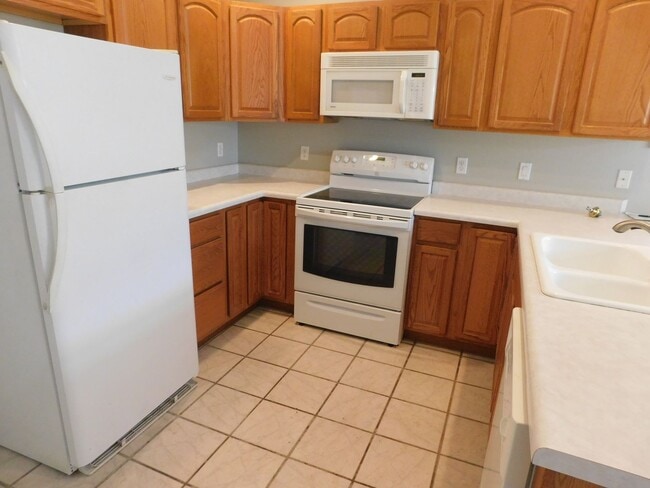 Building Photo - 3 Bed/2 Bath at Fountain Greens