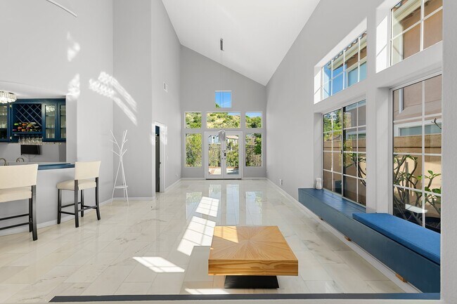 Building Photo - 6807 E Pinnacle Pointe