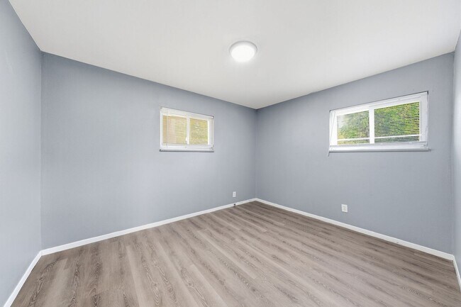 Building Photo - 237 Grampian Rd