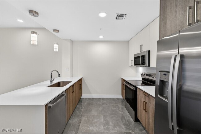 Building Photo - 26610 Rosewood Pointe Dr