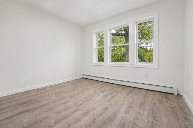 Building Photo - 208 Magnolia St