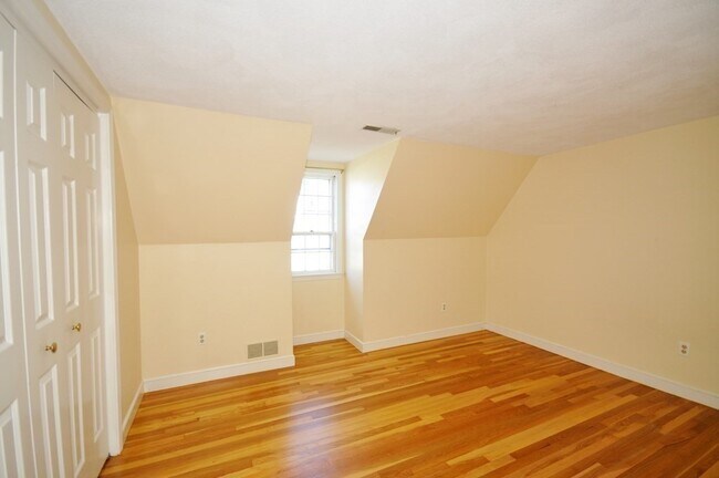 Building Photo - 15 Seaborn Pl