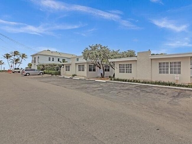 Primary Photo - 320 Walnut St