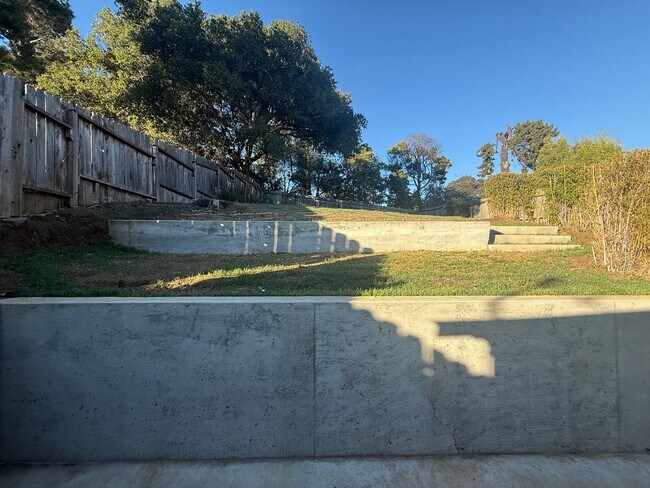 Building Photo - Stunning 2-bedroom, 1.5-bath Modern home in Vallejo with bountiful water views & walking distance...