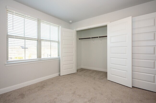 Building Photo - 409 Aurora Creek Ln