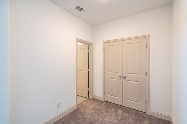 Building Photo - 6151 Blythe Dr
