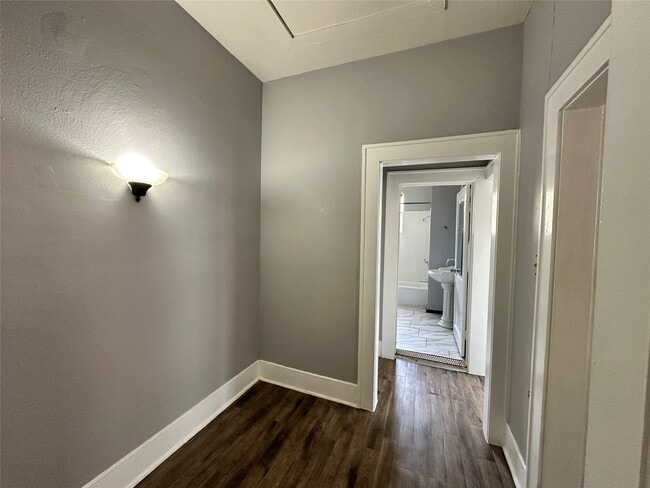 Building Photo - 4430 Bell St