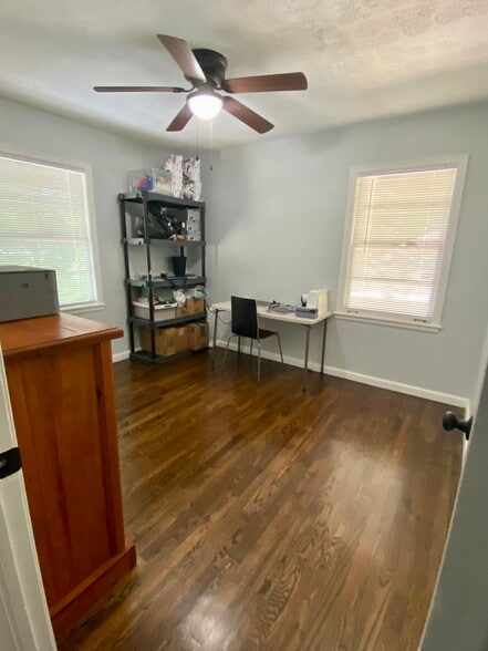 2nd bedroom (2 windows) - 3172 Sandusky Dr