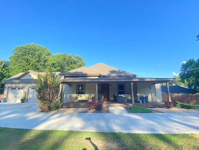 Home @ 809 Braselton Hwy - 809 Braselton Hwy