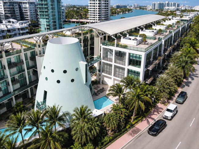 Building Photo - 6000 Collins Ave