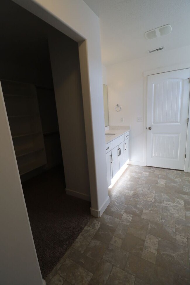 Building Photo - Beautiful Legacy Farms Home