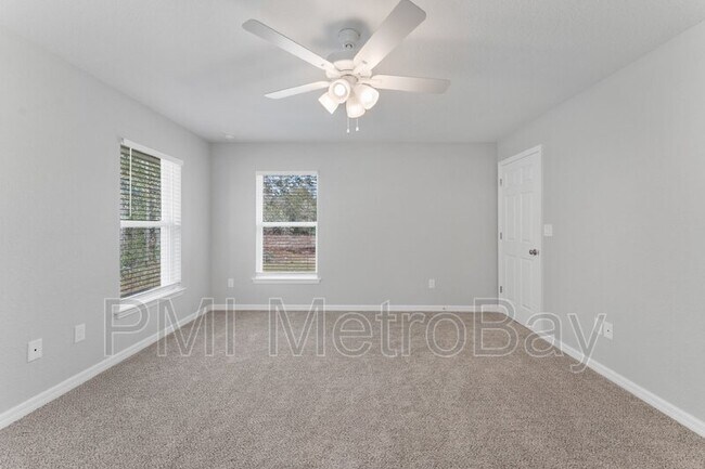 Building Photo - 9461 N Sandree Dr