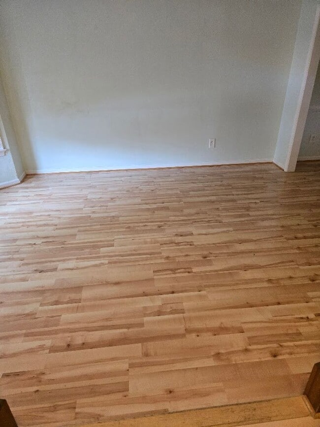 Building Photo - 3 Bedroom Townhouse in Virginia Beach