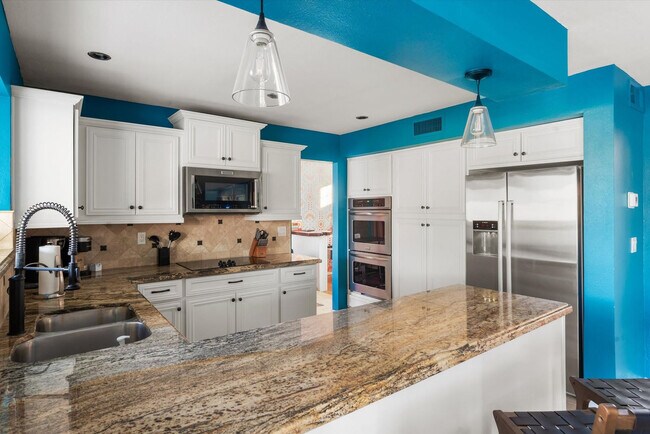 Building Photo - 7804 W Pershing Ave