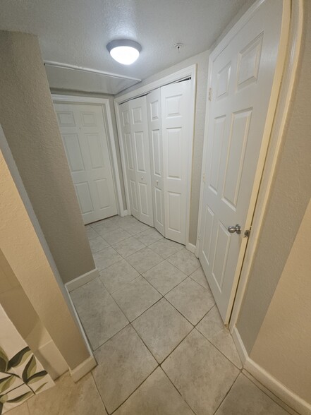 Building Photo - 202 E South St