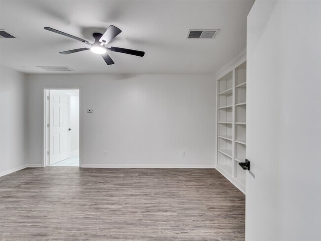 Building Photo - 4023 Laverock Rd