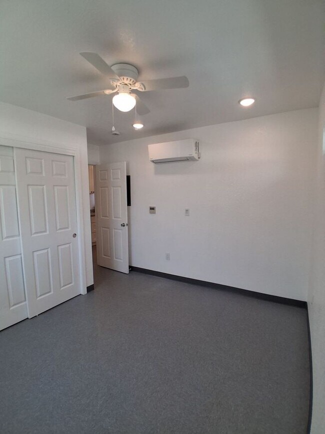 Building Photo - 4864 E University Ave